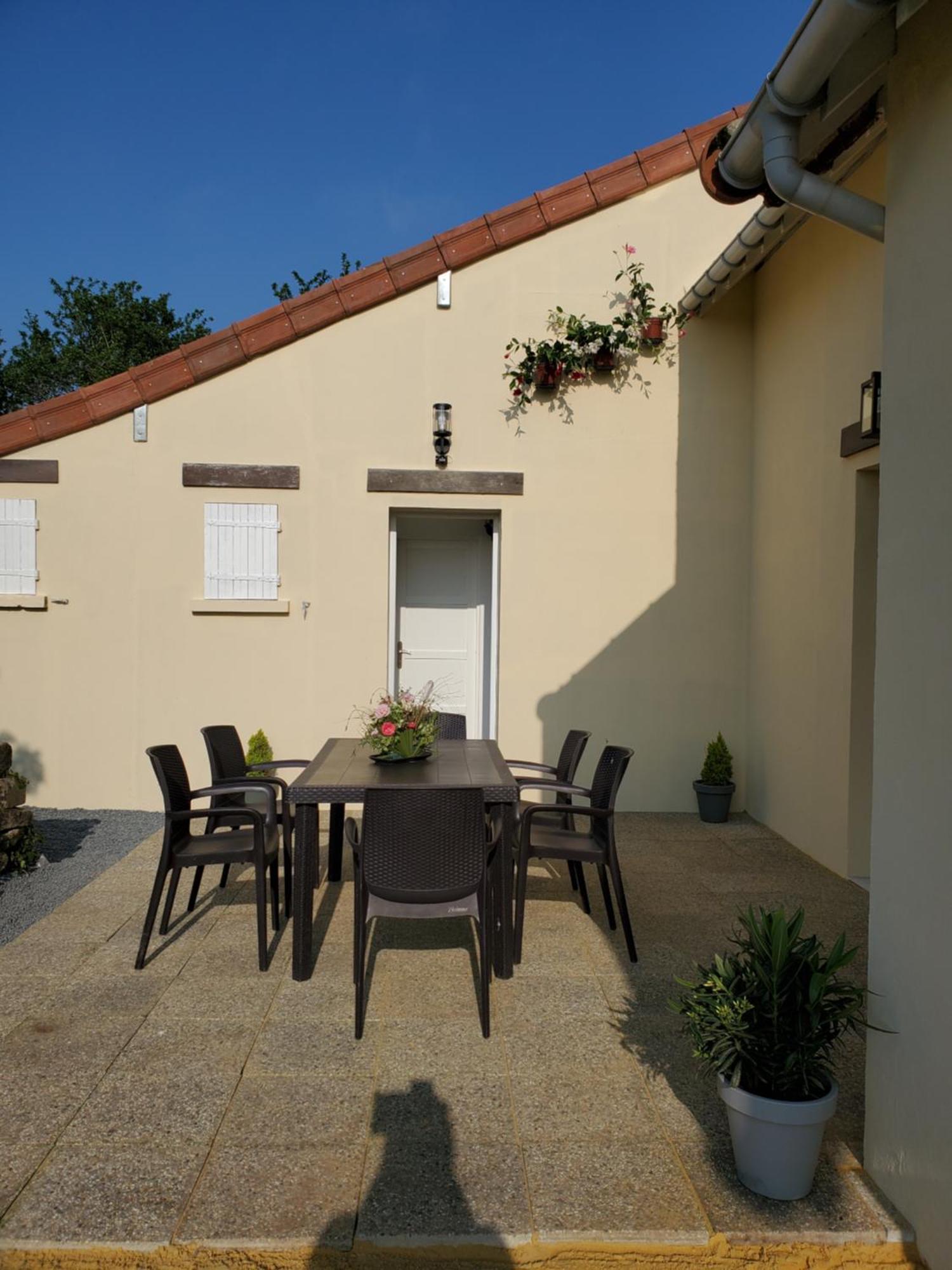 A 5 Min De La Pointe Du Hoc Apartment Cricqueville-en-Bessin Bagian luar foto